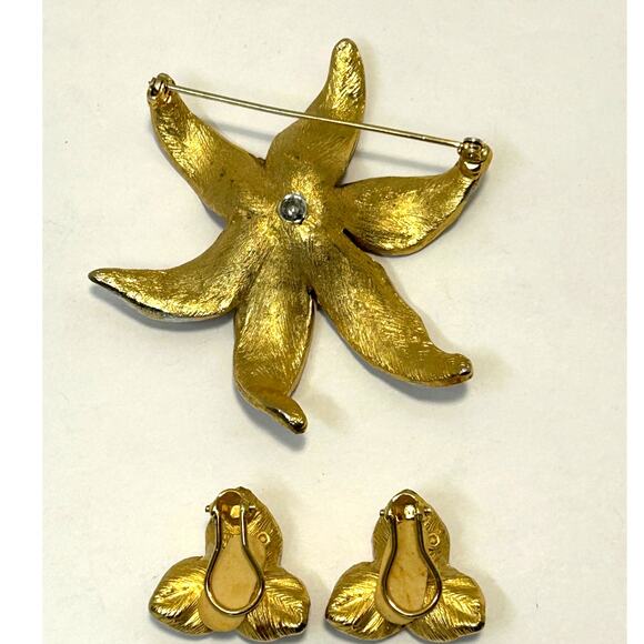 Vintage BSK Poinsettia/Orchid Brooch Earring Set - Picture 4 of 8